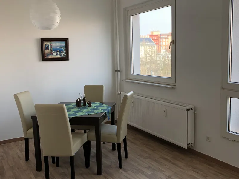 Möblierte zwei Zimmer in Mitte: Helle Wohnung mit Balkon und Aufzug — photo 1